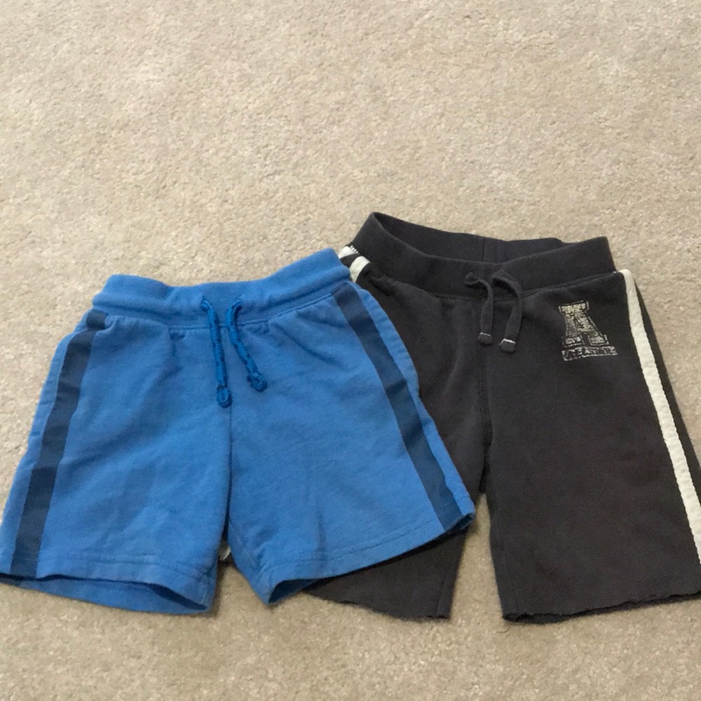 Lot of 2 play shorts for toddler boy